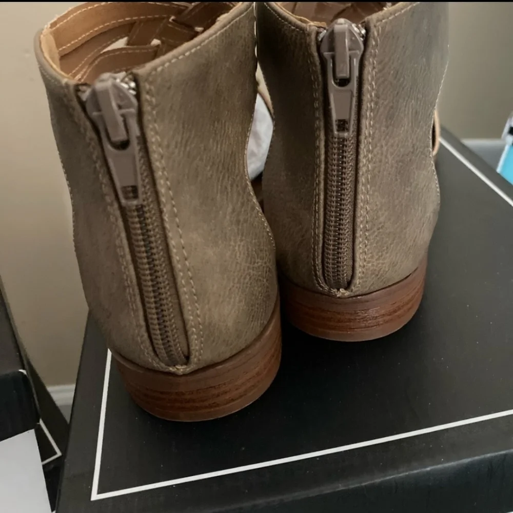 Booties - Picture 4 of 5
